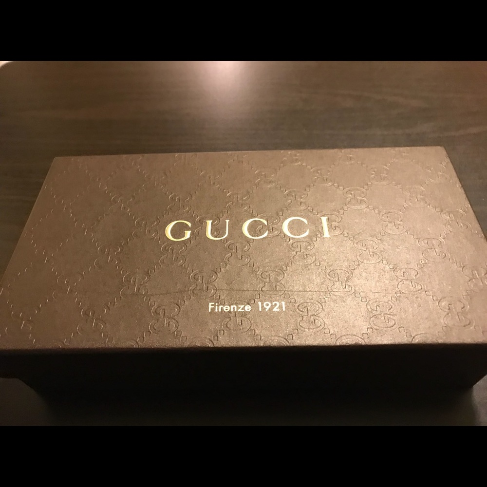 Authentic Leather Signature Gucci wallet
